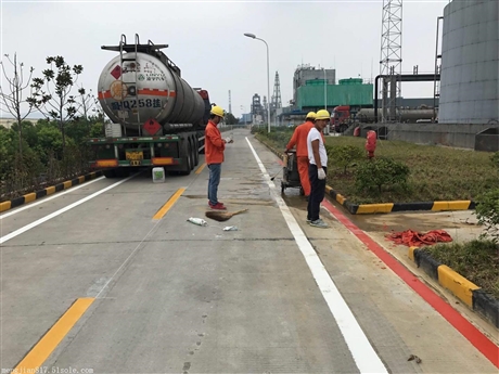 工厂划线标线价格低，反光交通标牌成多项管理新宠