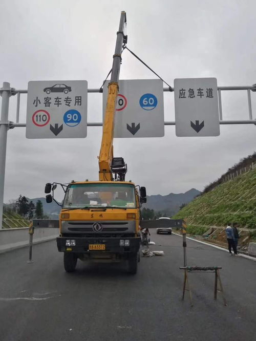 德州门架式交通标志 守护道路安全的“空中卫士”